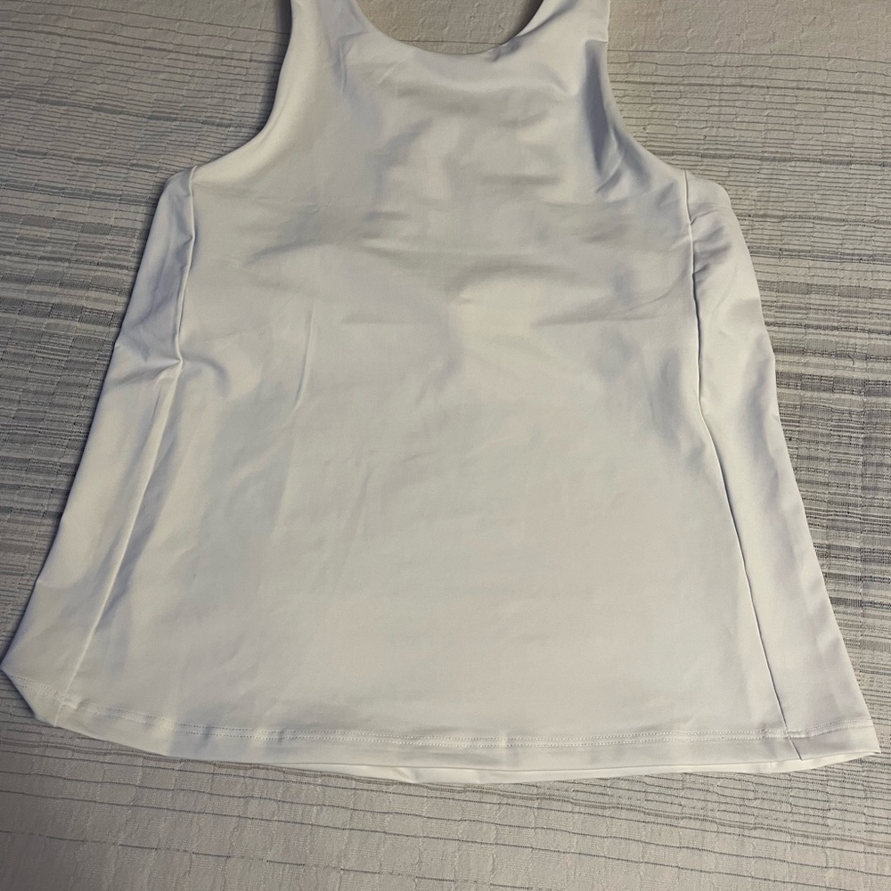 NWOT Women's Athleta white sport tank. Never worn.